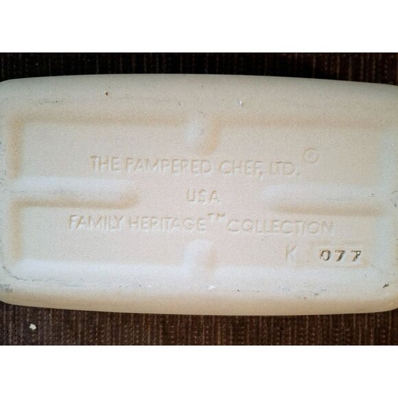 The Pampered Chef Family Heritage Stoneware Loaf Pan Beige 8.5"x4.5"x2.5" Durabl - Picture 3 of 6